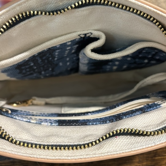 Spartina 449 Blue and Natural Linen Hipster Crossbody Bag Bundle with Wallet - Picture 4 of 7